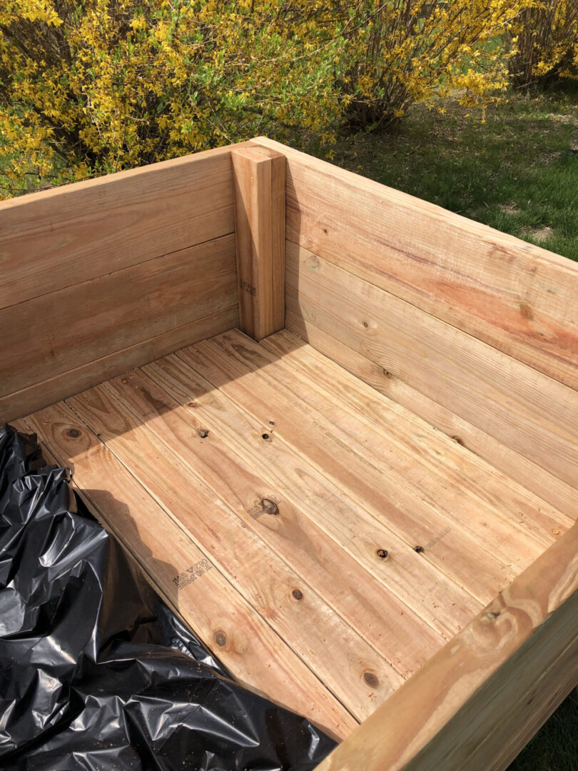 A wooden box with some wood on it